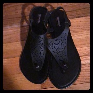 NWOT 🆕🆕 Black thong sandal